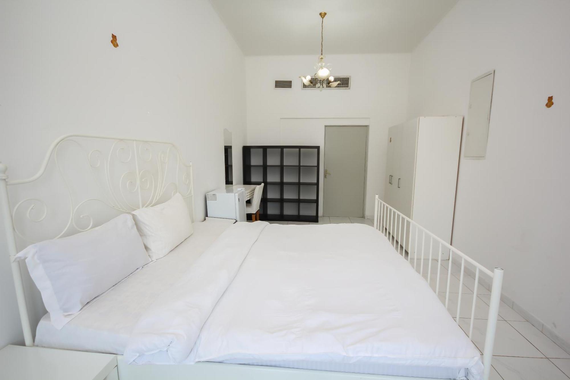 Comfortable Private Rooms In Compound Housing Дубай Экстерьер фото